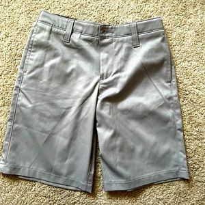 NWT Kids Boys Under Armour Gray Golf Chino Shorts Size 8